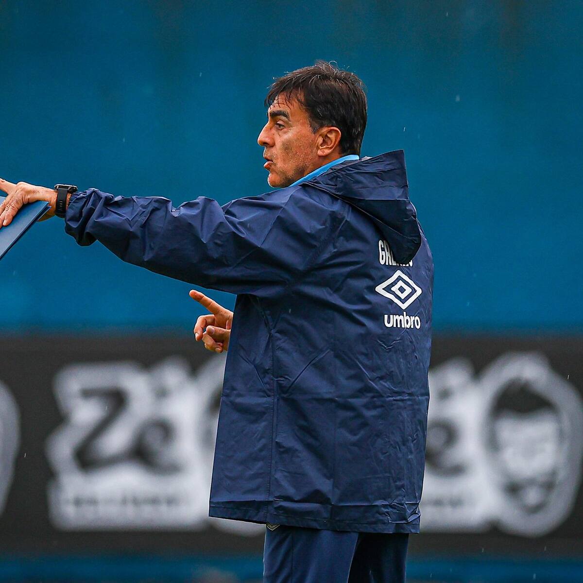 No resistió más: Gustavo Quinteros fue despedido de Gremio tras racha malos resultados