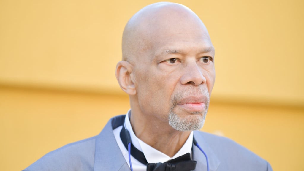 Kareem Abdul-Jabbar critica serie Lakers - HBO Max