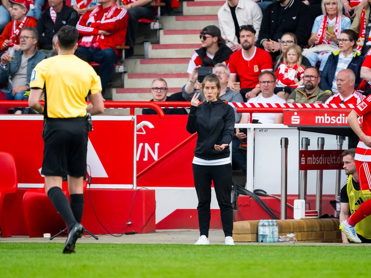 El amargo debut de Marie-Louise Eta, la primera mujer en dirigir a un equipo de la Bundesliga