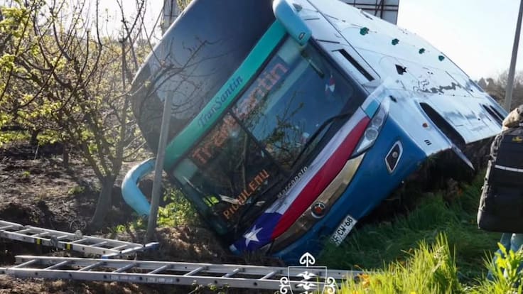Accidente carretero en O’Higgins: bus con pasajeros vuelca y deja a casi 30 personas heridas