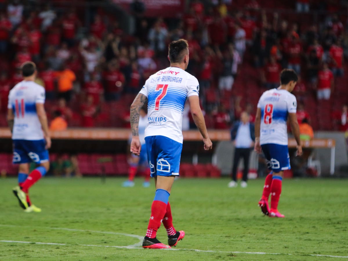 Mascarilas en la banca y sin escupir en cancha: Las estrictas medidas que propone Conmebol para el regreso del fútbol