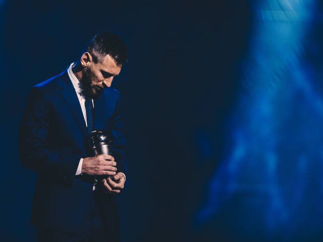 Messi recibiendo el The Best 2019 para hombres