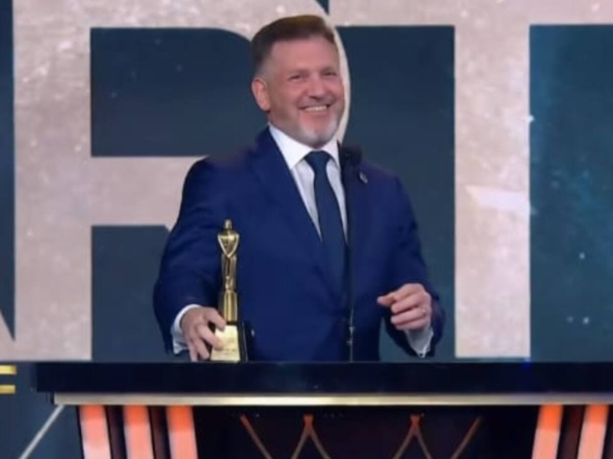 Presidente de Conmebol vuelve a figurar en Argentina: recibió un premio en importante noche de la TV trasandina