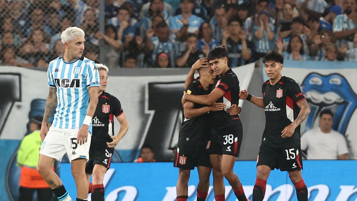 En un partido descomunal, Estudiantes sorprende a Racing y le da una mano a Vélez en la pelea por el título argentino