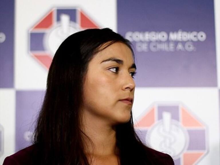 Colegio Médico advirtió en el Senado que carro lanza aguas de Carabineros está provocando quemaduras