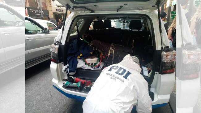 La Policía de Investigaciones indaga en el sitio del suceso. / ADN.cl