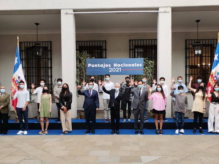 Presidente Piñera se reunió con los puntajes nacionales de la Prueba de Transición Universitaria 2021