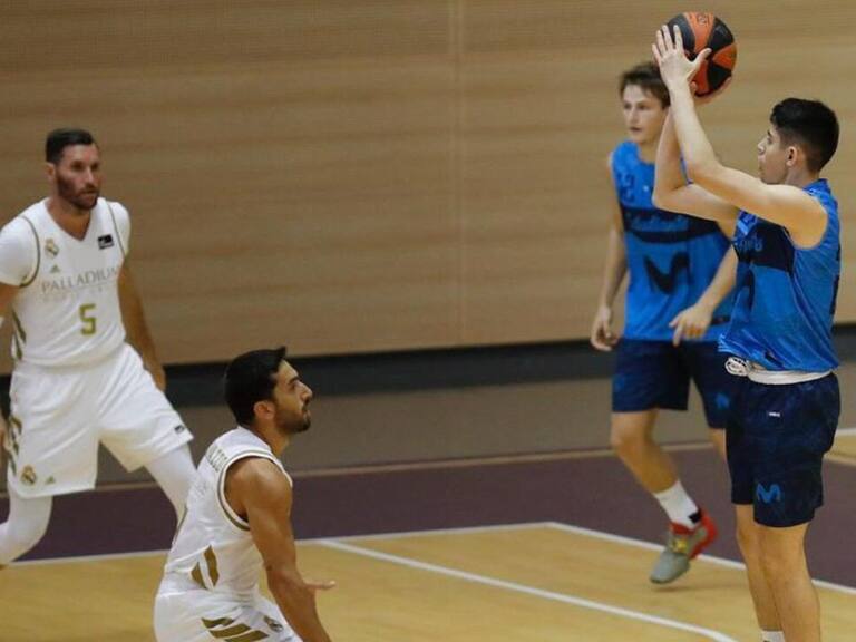Joven basquetbolista chileno jugó duelo amistoso frente al Real Madrid en España