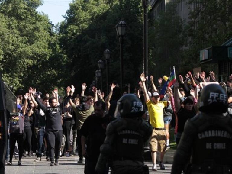 Carabineros y militares dispersaron manifestación pacífica en el Parque Bustamente