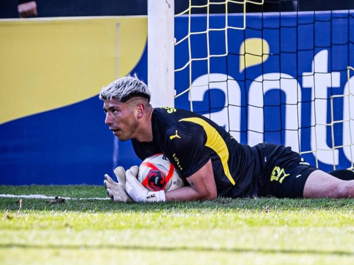 Brayan Cortés debuta a lo grande con Peñarol: se lució con este tapadón en la goleada sobre Nacional