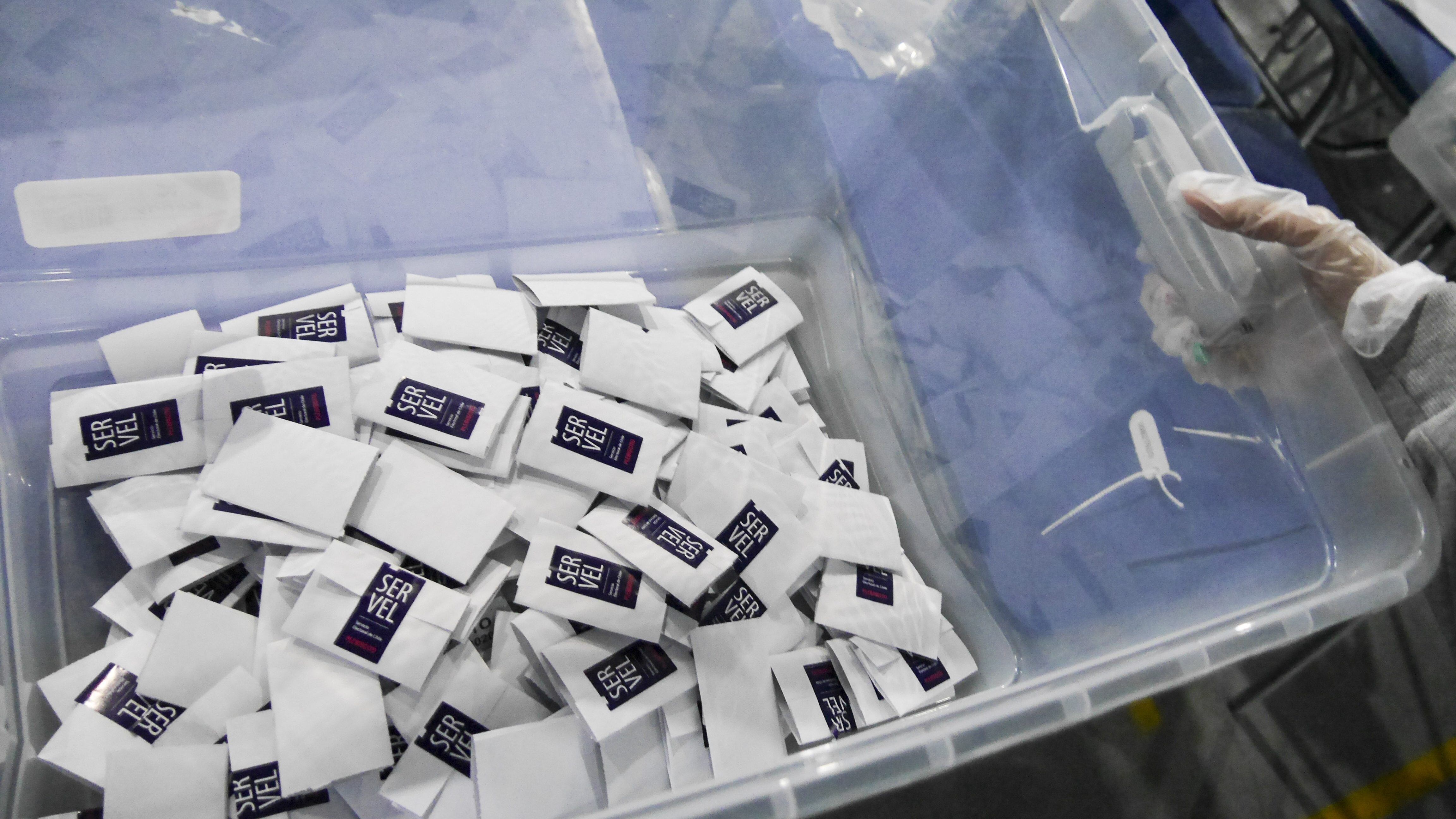 Gobierno postergó las elecciones del 10 y 11 de abril