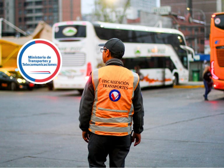 Sueldos de hasta $2 millones: Ministerio de Transportes busca trabajadores en tres regiones (y así puedes postular)