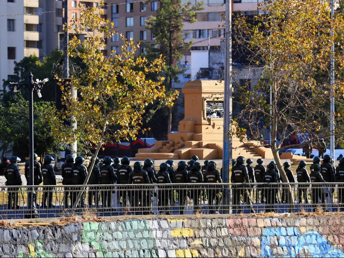 Carabineros detuvo a 78 personas este viernes debido a incidentes en Plaza Italia