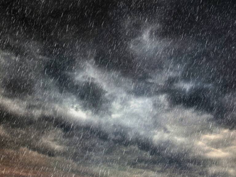 ¿Volverá la lluvia a Santiago? Qué dice el pronóstico del tiempo para esta semana