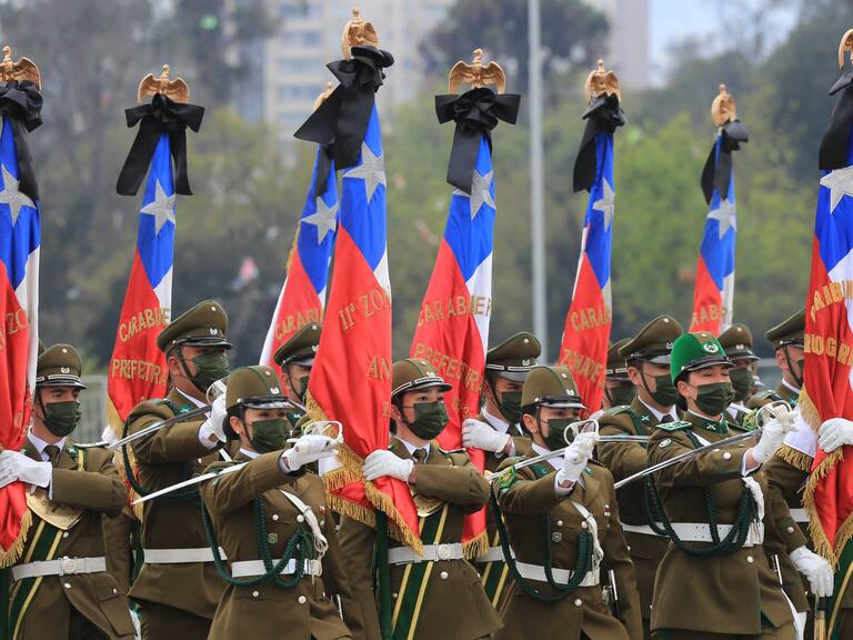 Con mascarillas y homenajes: las postales que dejó la Parada Militar 2021