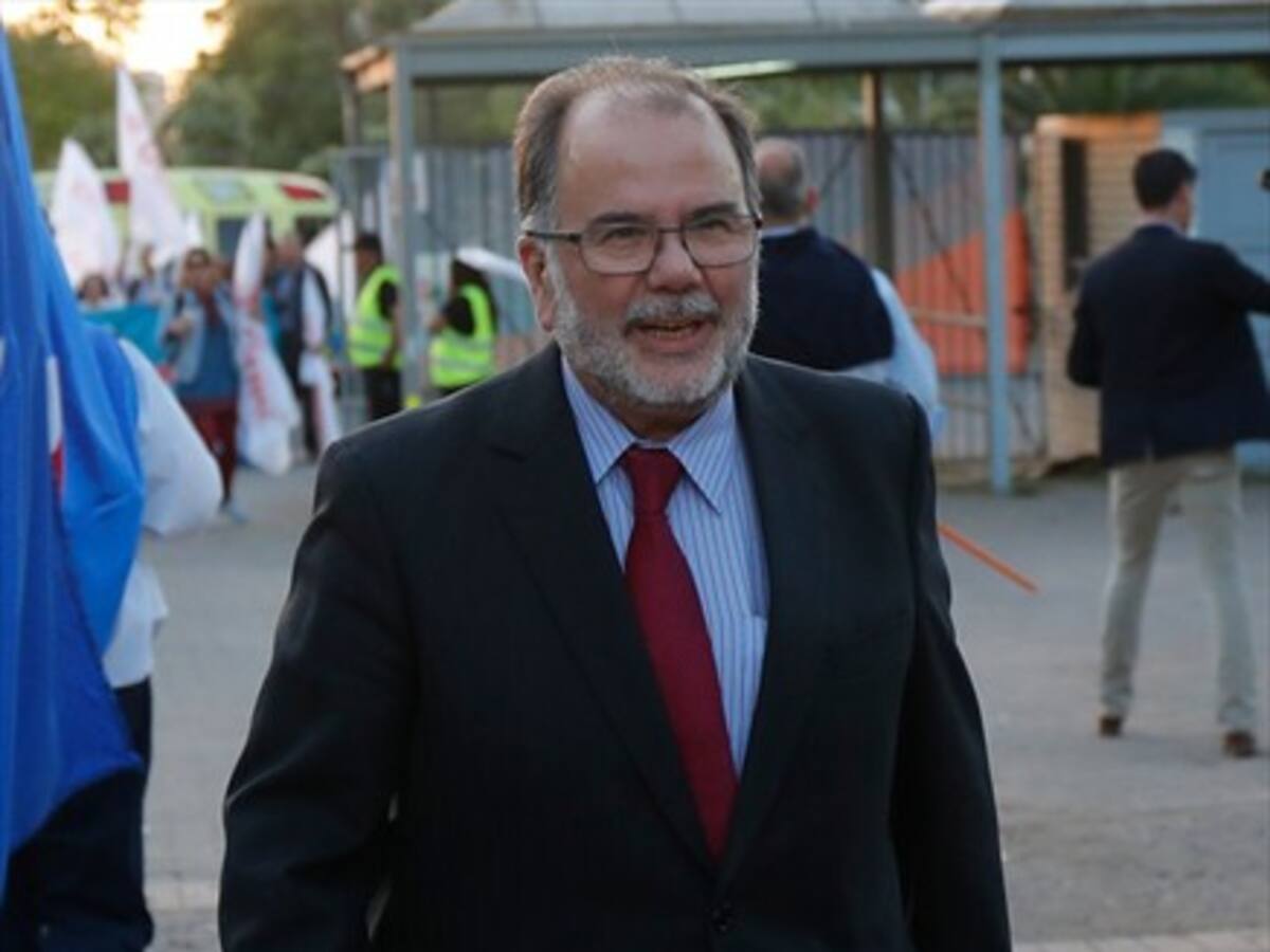 Ministro de Economía acusa a la Cámara Nacional de Comercio de «querer pautear al TC»