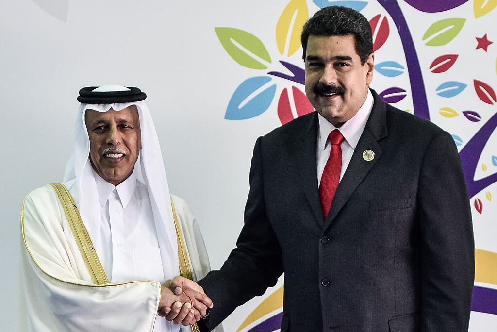 El presidente venezolano Nicolás Maduro con autoridades de Qatar