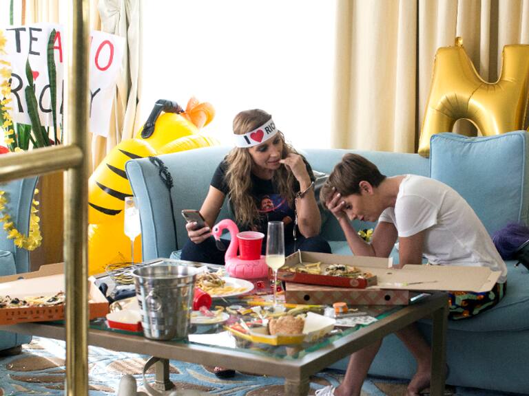 Karen Doggenweiler y Fran García-Huidobro en la filmación del spot