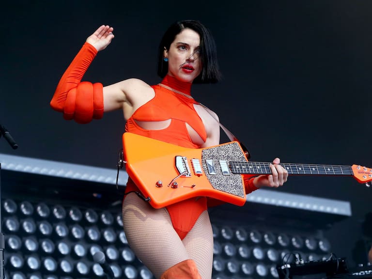 St. Vincent en contra de la cultura de la cancelación: «Nadie es perfecto, la gente comete errores y puede cambiar»