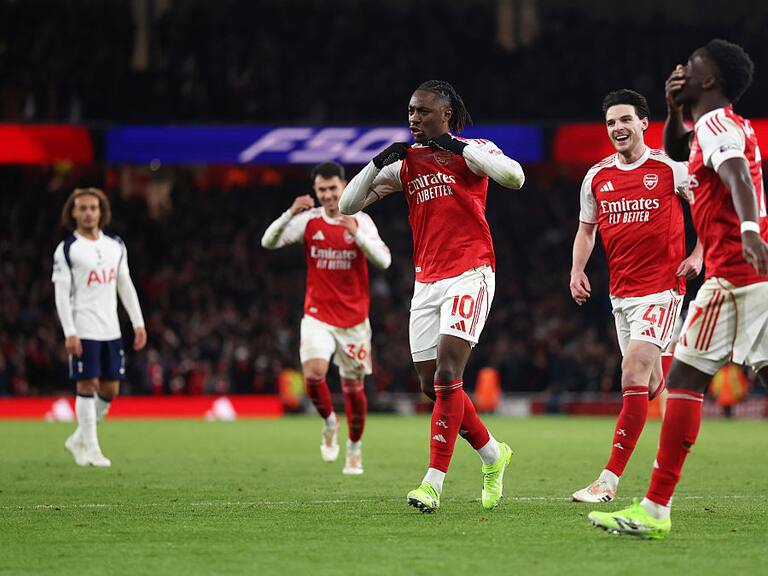 Con hat trick de Eze: Arsenal aplasta al Tottenham y sigue a paso firme en la Premier League
