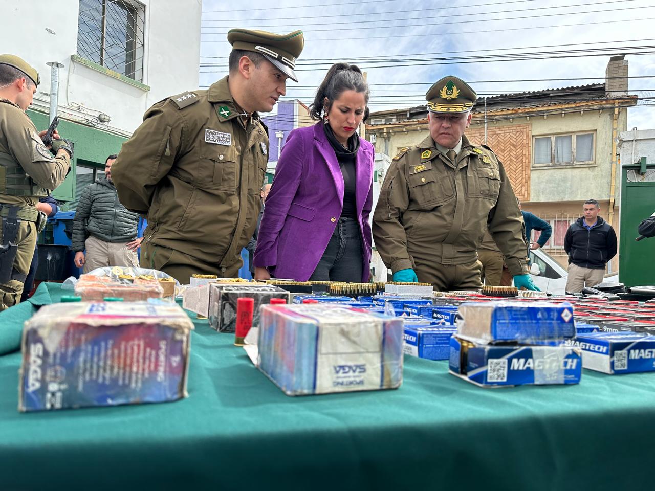 El decomiso más grande del último tiempo: Carabineros incauta armas de guerra y detiene a dos personas en Hijuelas