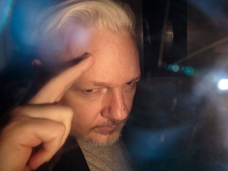 Trump ofreció un indulto a Assange si negaba el hackeo ruso a los correos del Partido Demócrata