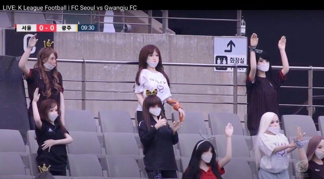Las muñecas inflables del FC Seoul
