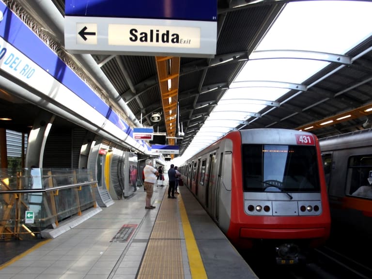 Metro de Santiago informa que el servicio en Línea 4 fue restablecido