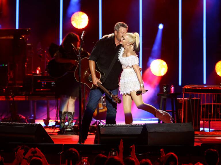 ¿Cambio de nombre? Blake Shelton presentó a su esposa como «Gwen Stefani Shelton» durante show después de su boda