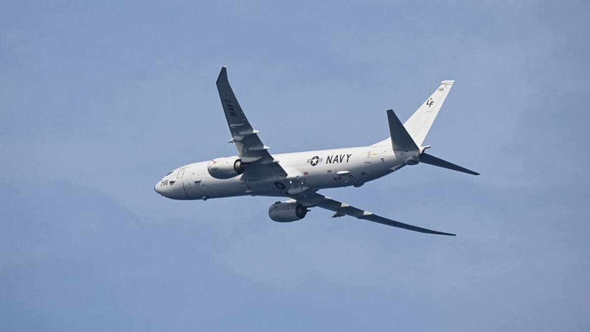 China despliega sus fuerzas luego que EEUU cruzara su espacio aéreo con avión militar