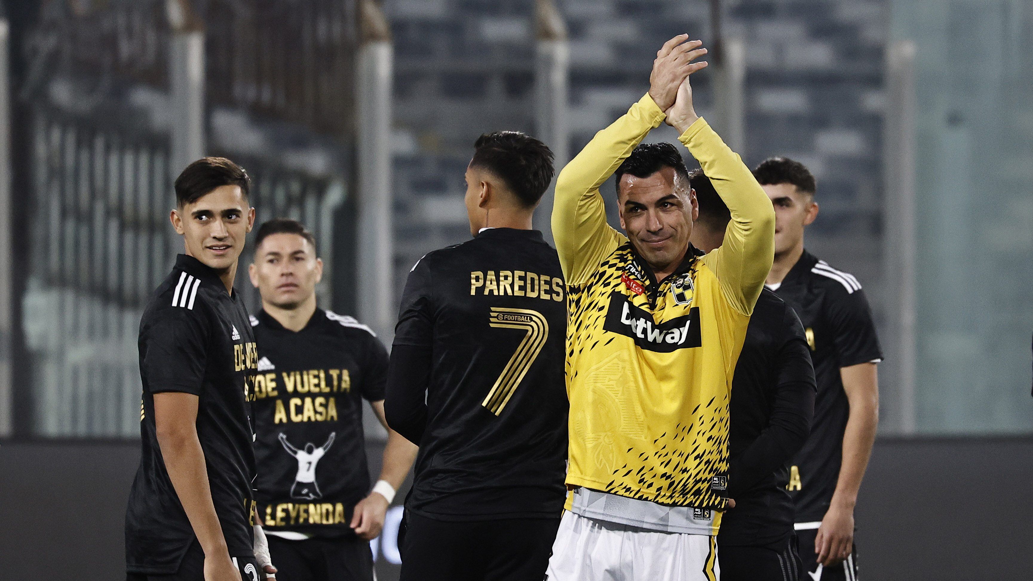 Esteban Paredes anuncia su retiro del fútbol profesional