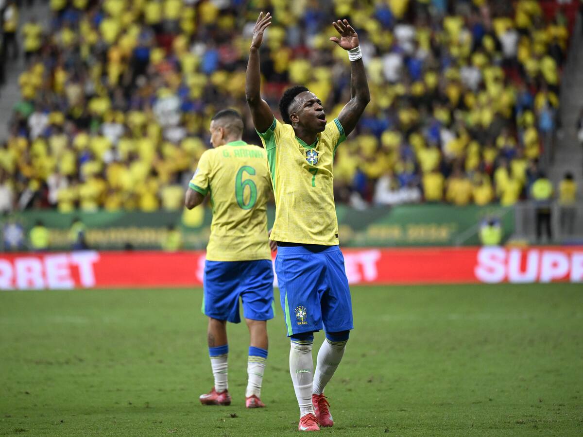 Ni sus compañeros lo aguantan: Vinícius Júnior es empujado en Brasil para evitar su suspensión