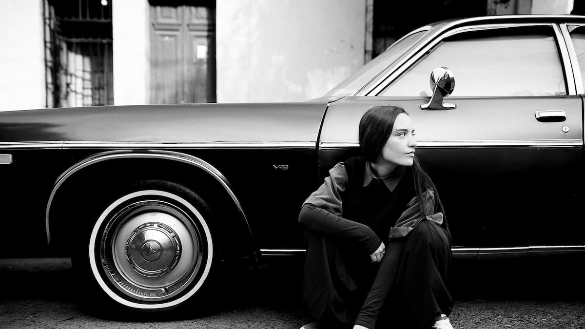 De Londres a Chile: el inusual encargo que llevó a una artista nacional a lanzar su primer disco urbano