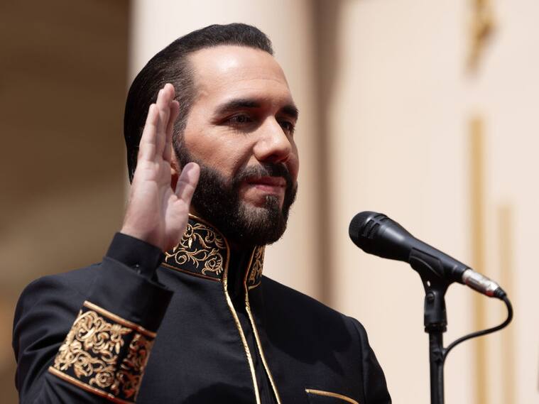 SAN SALVADOR, EL SALVADOR - JUNE 1: In this handout picture provided by the Salvadoran presidency, President of El Salvador Nayib Bukele takes oath of office during the 'Inauguration Day ' at Palacio Nacional on June 1, 2024 in San Salvador, El Salvador. Nayib Bukele won the presidential election on February 4 giving him a second consecutive term in office from 2024 to 2029. (Photo by Handout/Getty Images)