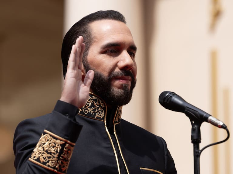 SAN SALVADOR, EL SALVADOR - JUNE 1: In this handout picture provided by the Salvadoran presidency, President of El Salvador Nayib Bukele takes oath of office during the 'Inauguration Day ' at Palacio Nacional on June 1, 2024 in San Salvador, El Salvador. Nayib Bukele won the presidential election on February 4 giving him a second consecutive term in office from 2024 to 2029. (Photo by Handout/Getty Images)
