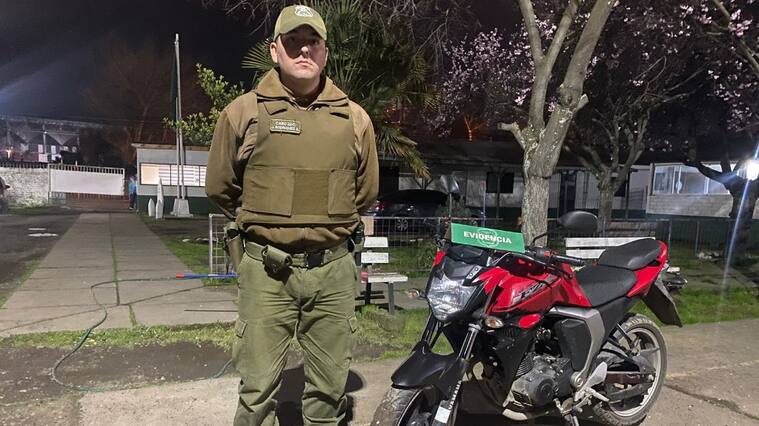 Detienen a sujeto que intentó vender moto a su dueño