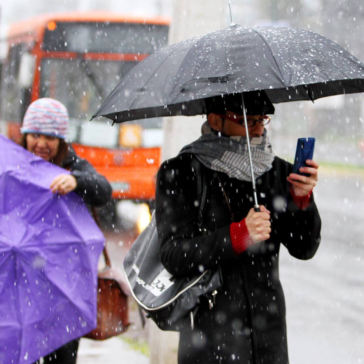 Vuelve la lluvia y la nieve a la Región Metropolitana: este es el “día clave” en que regresarán las precipitaciones