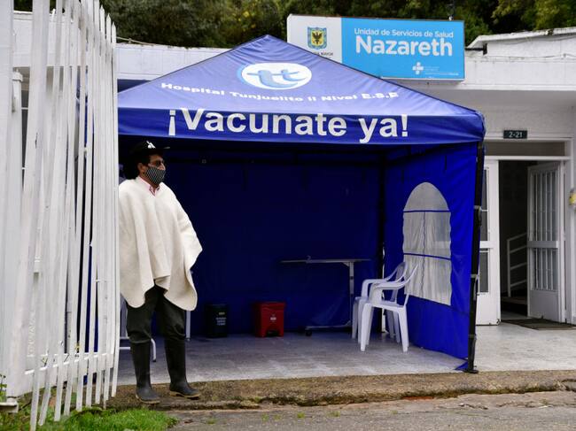 Personas esperan para vacunarse contra el Covid-19 en Sumapaz