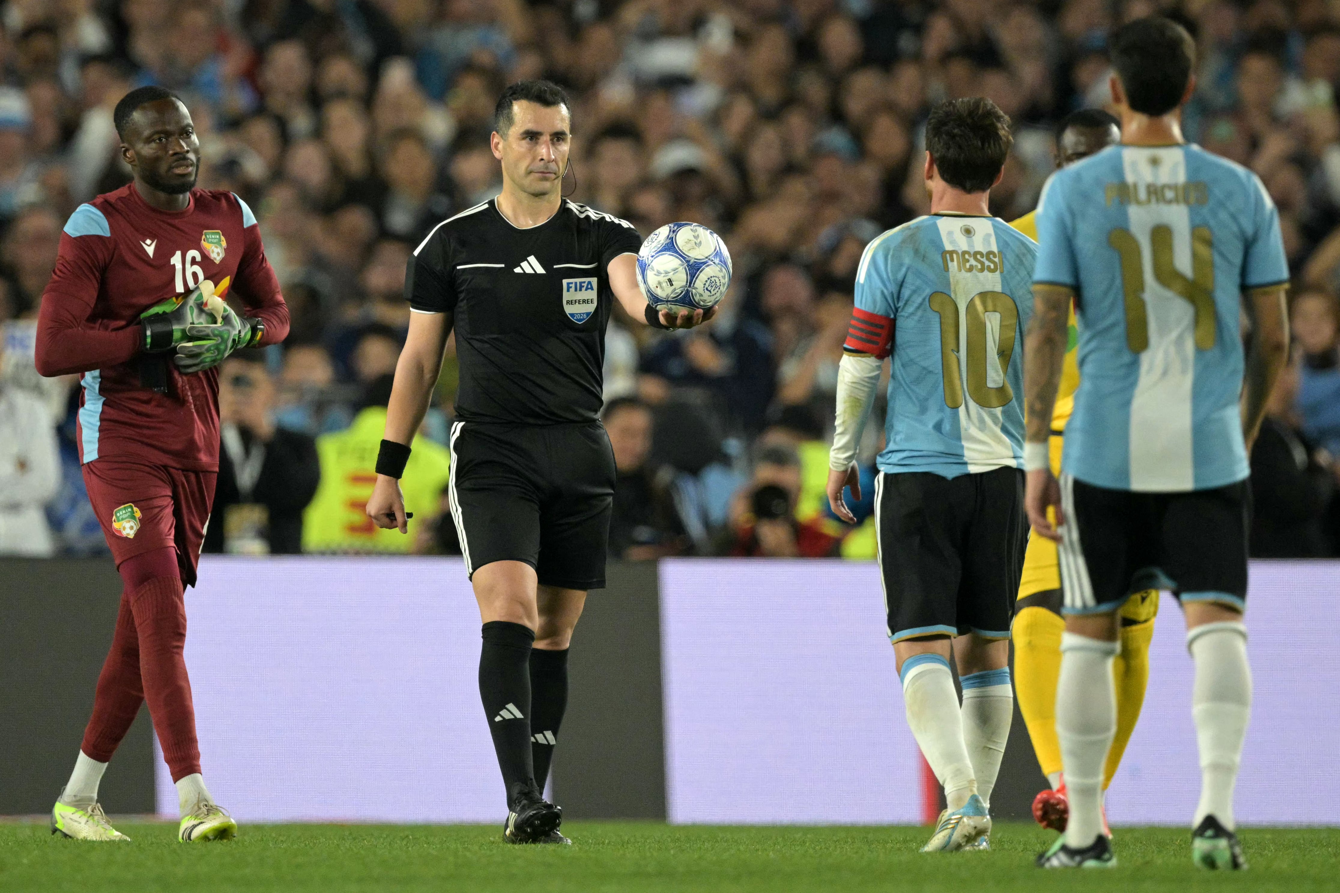 “Con este chileno no podemos...”: influencer argentino destaca gestos de Fernando Véjar en el partido de despedida de Messi