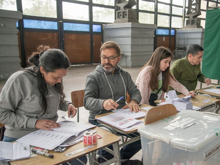 La próxima elección en Chile es más pronto de lo que piensas: revisa la fecha y cuándo se conocerán los vocales de mesa