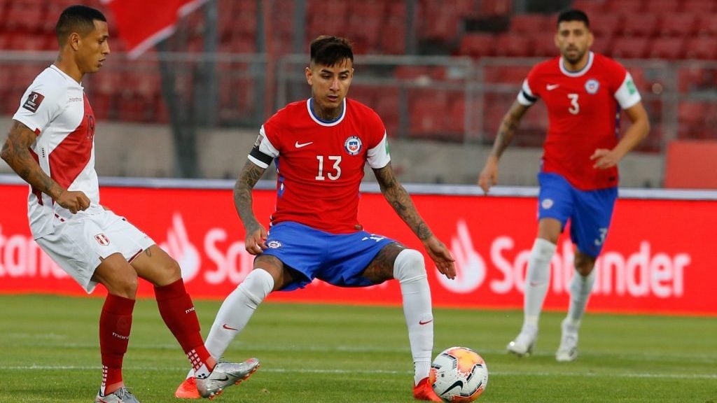 13 de Noviembre del 2020/SANTIAGOClaudio Bravo Durante la previa el partido valido por la Fase de Grupos 3/18 por la clasificación de Conmebol para la Copa Mundial de Fútbol Qatar 2022, entre Chile vs Peru, disputado en el Estadio Nacional.
FOTO:FRANCISCO LONGA/AGENCIAUNO