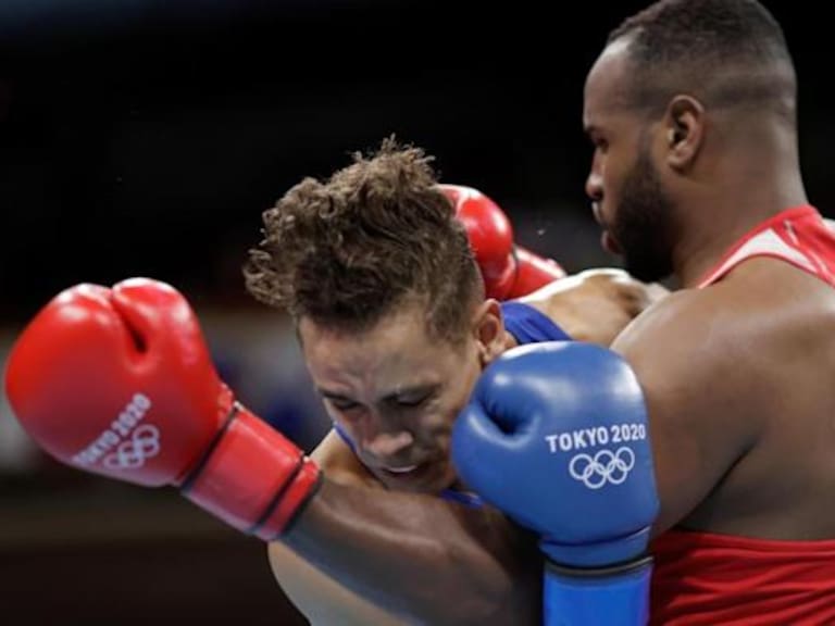 Descalifican a boxeador en los Juegos Olímpicos de Tokio por intentar morder a un rival