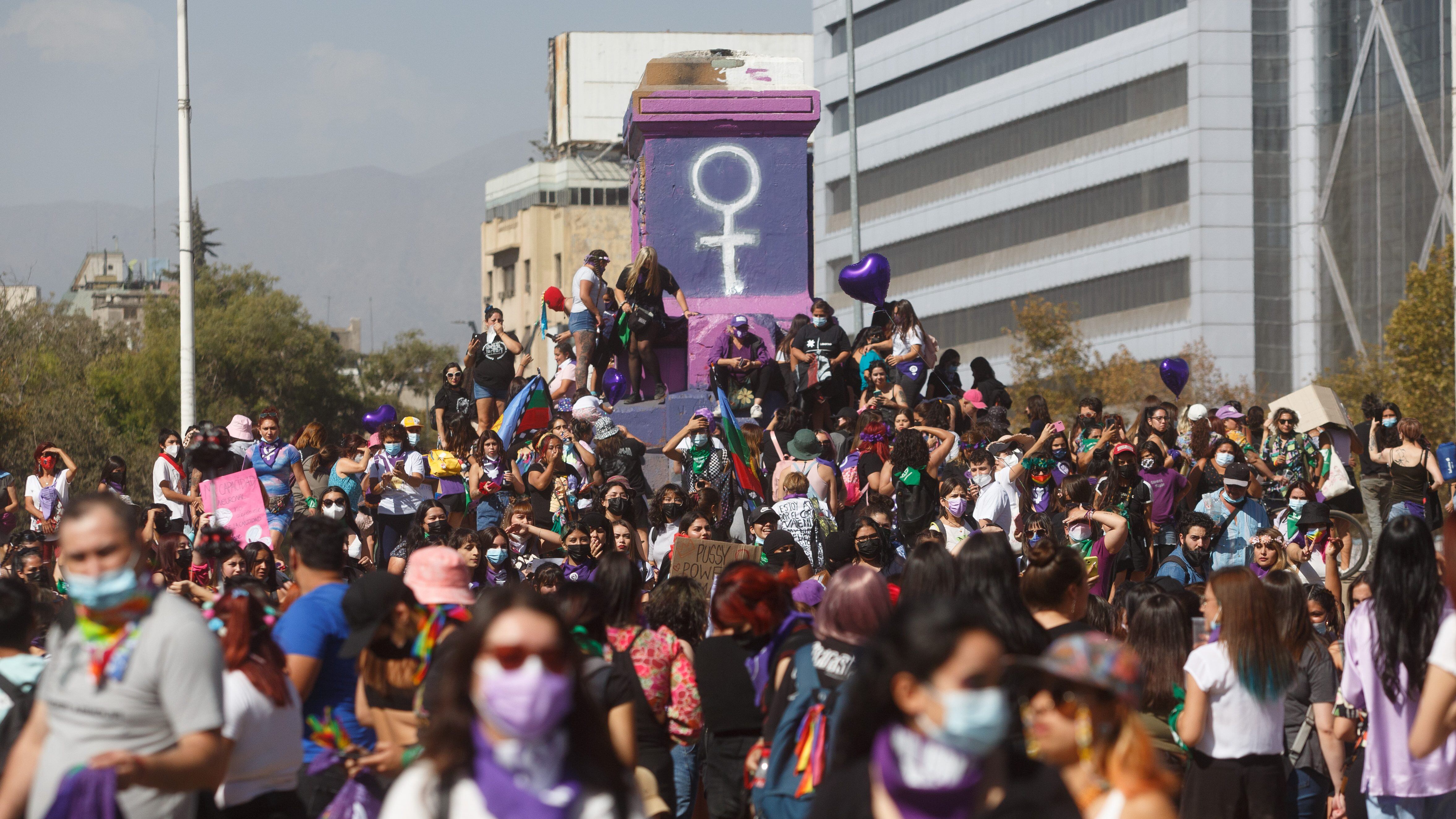 Día Internacional de la Mujer, Carabineros, "Memoria, precarización de la vida y proceso constituyente"