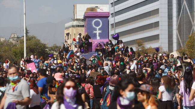 Día Internacional de la Mujer, Carabineros, "Memoria, precarización de la vida y proceso constituyente"