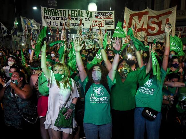Organizaciones de mujeres festejan la aprobación de la ley de aborto en Buenos Aires