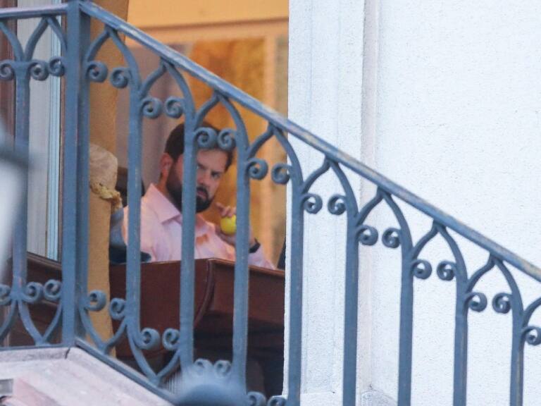 “Entonces estamos mal”: la molestia del Presidente Gabriel Boric contra un fotógrafo en La Moneda