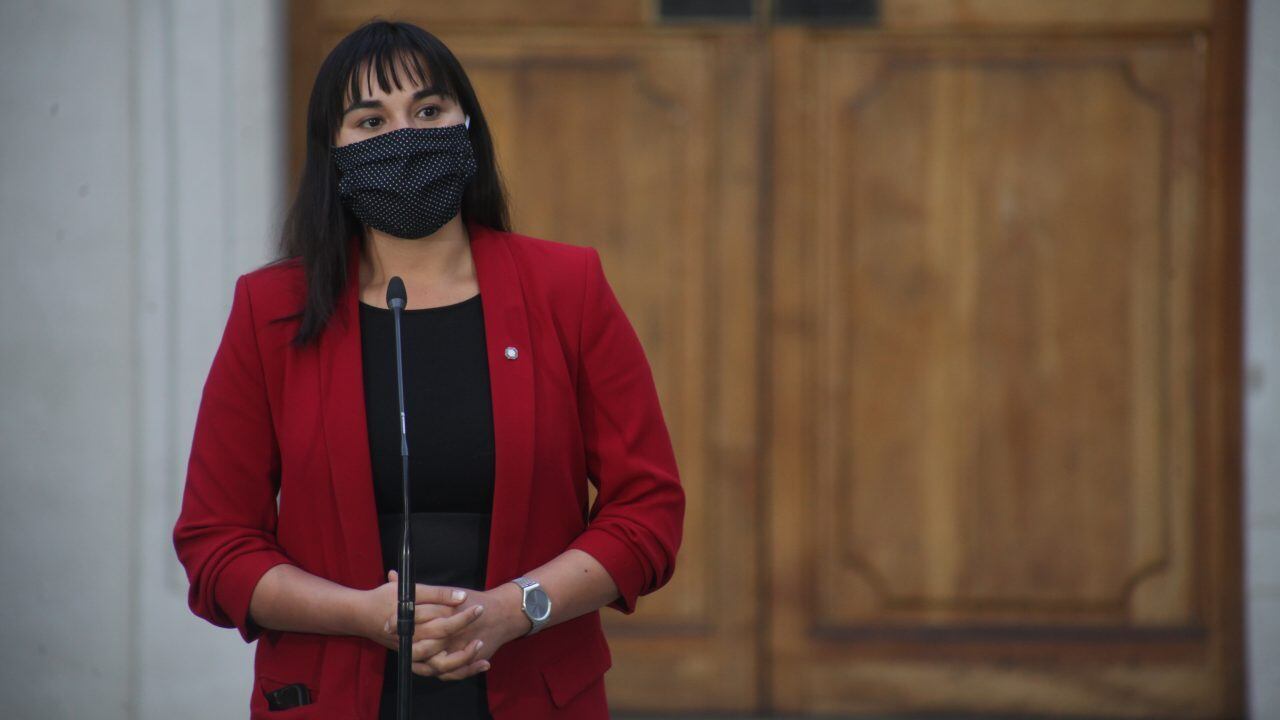 14 de Mayo de 2020/SANTIAGO 
Presidenta del Colegio Médico, Izkia Siches, da punto de prensa en el Patio de los Cañones, tras mantener una reunión con el ministro del Interior, en el Palacio de la Moneda, Santiago.

FOTO: AILEN DIAZ/AGENCIAUNO