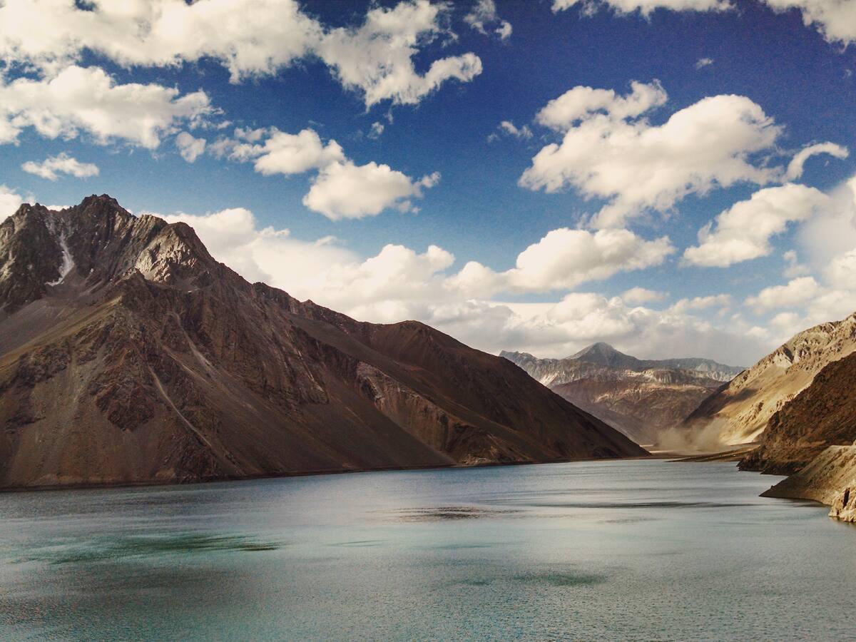 Así luce el Embalse El Yeso al 100% de su capacidad: se llenó tras 8 años y es igual a 338 veces el Estadio Nacional