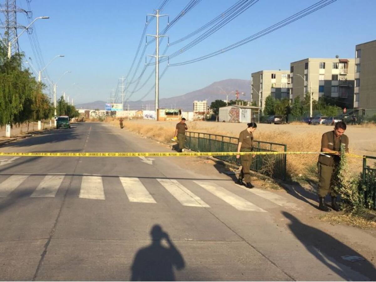 Balacera en Cerro Navia: desconocidos mataron a víctima disparándole desde un auto a otro