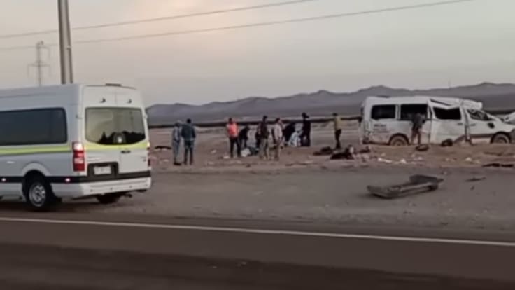 Fatal accidente de tránsito en Antofagasta: colisión entre camión y minibús deja tres muertos
